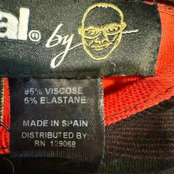 Desigual black & red form fitted dress. Zip up back logo at waistline size m - Picture 6 of 10